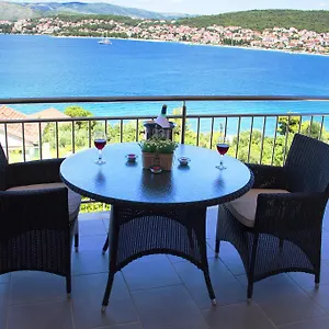 apartments-kelic.hotels-in-trogir.com/