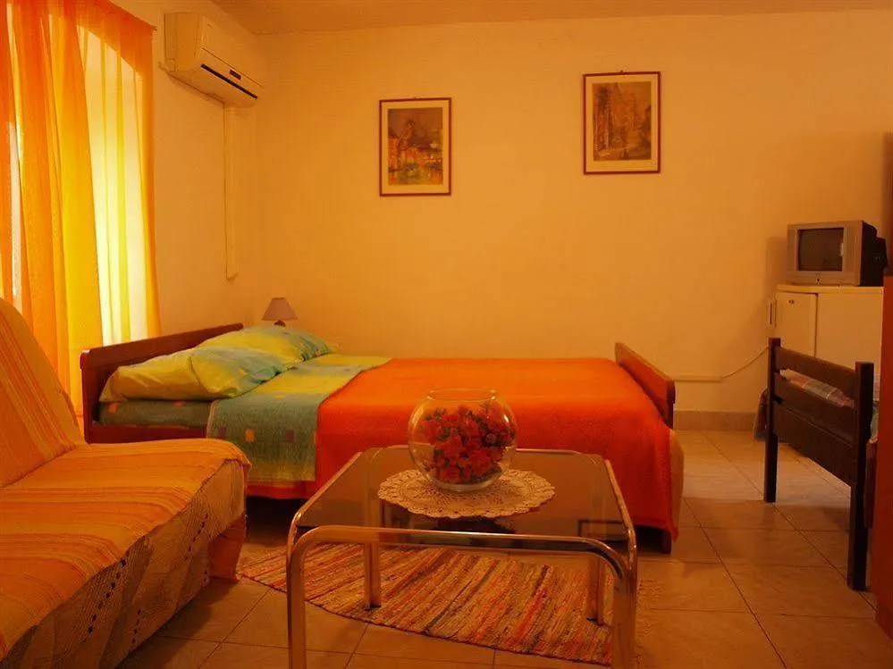 Gostinjska kuća Damira Rooms